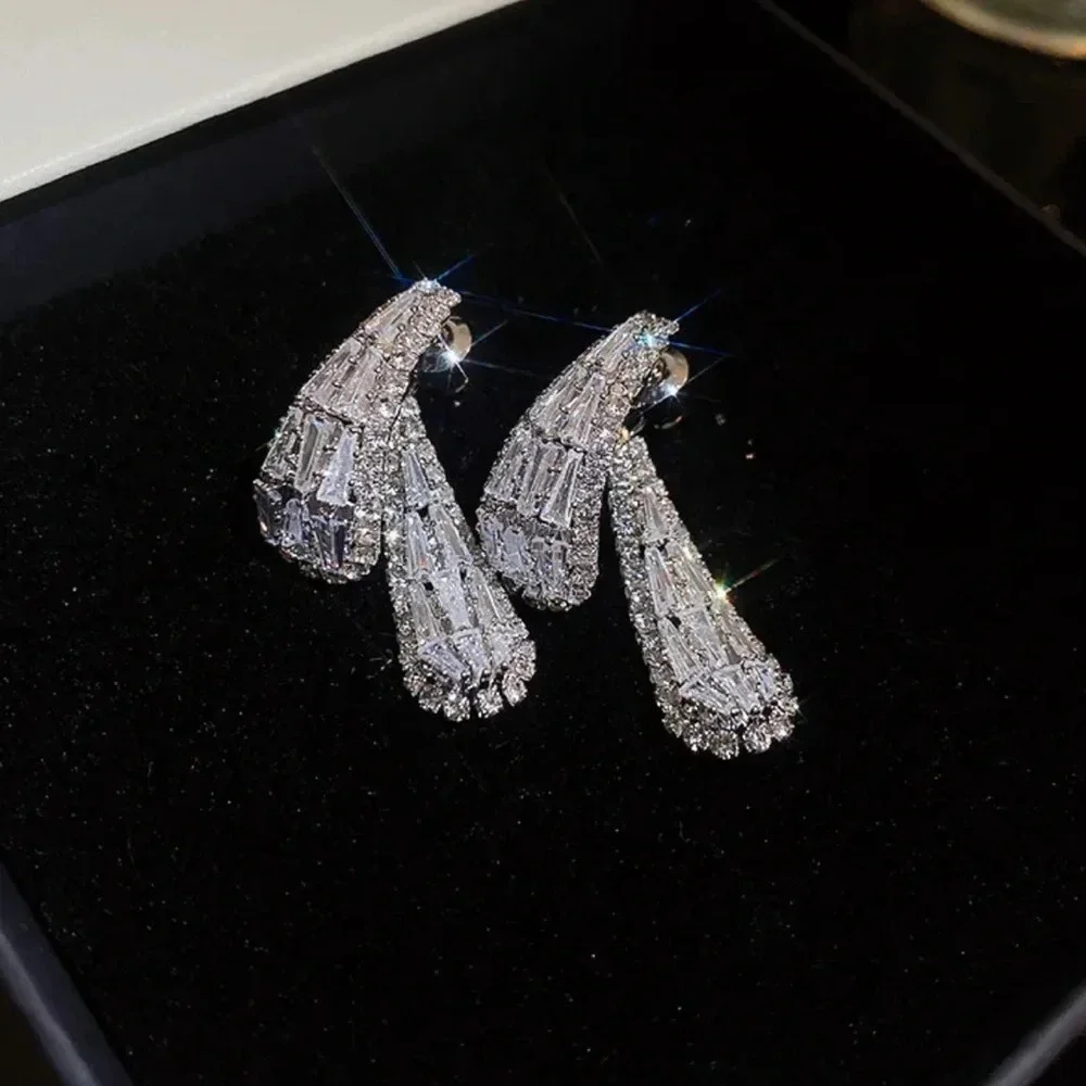 Simple Classic Style Solid Color Inlay Copper Rhinestones Silver Ear Studs